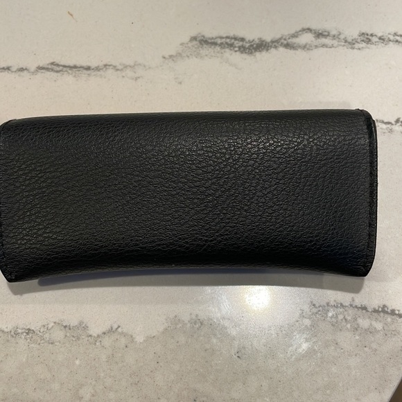 Ray Ban black sunglasses case. - Picture 4 of 4